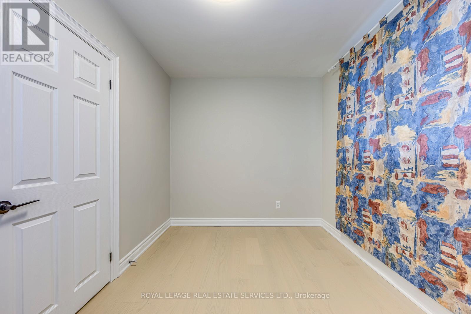 2420 Raymore Drive, Burlington, ON - Indoor Photo Showing Other Room