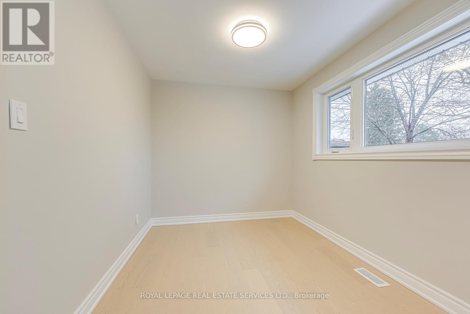 2420 Raymore Drive, Burlington, ON - Indoor Photo Showing Other Room
