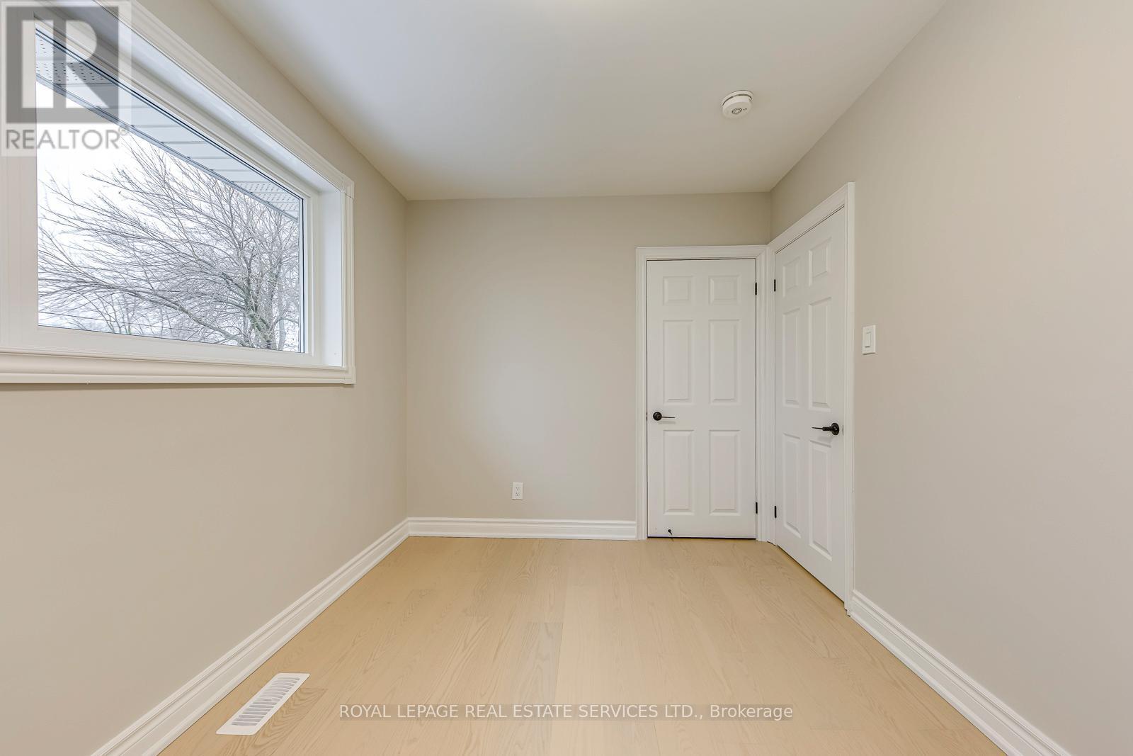 2420 Raymore Drive, Burlington, ON - Indoor Photo Showing Other Room