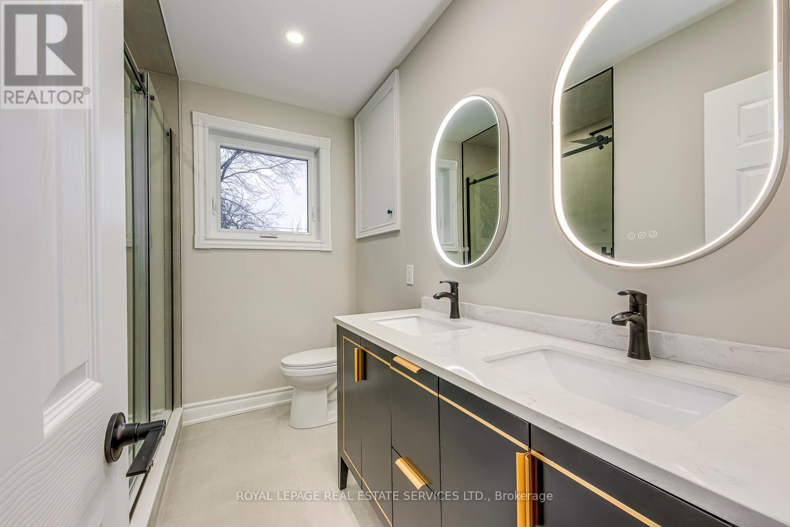 2420 Raymore Drive, Burlington, ON - Indoor Photo Showing Bathroom