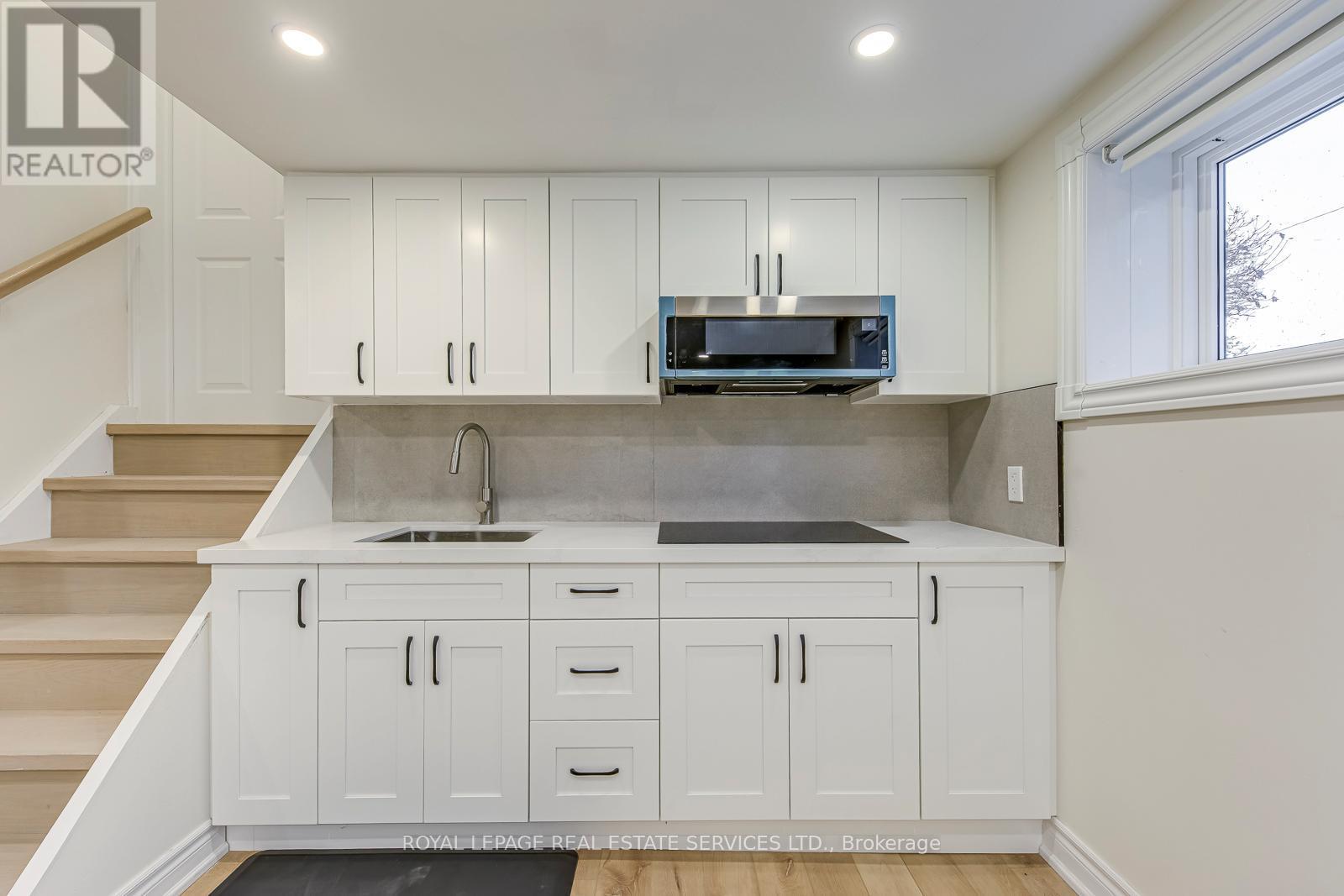 2420 Raymore Drive, Burlington, ON - Indoor Photo Showing Other Room