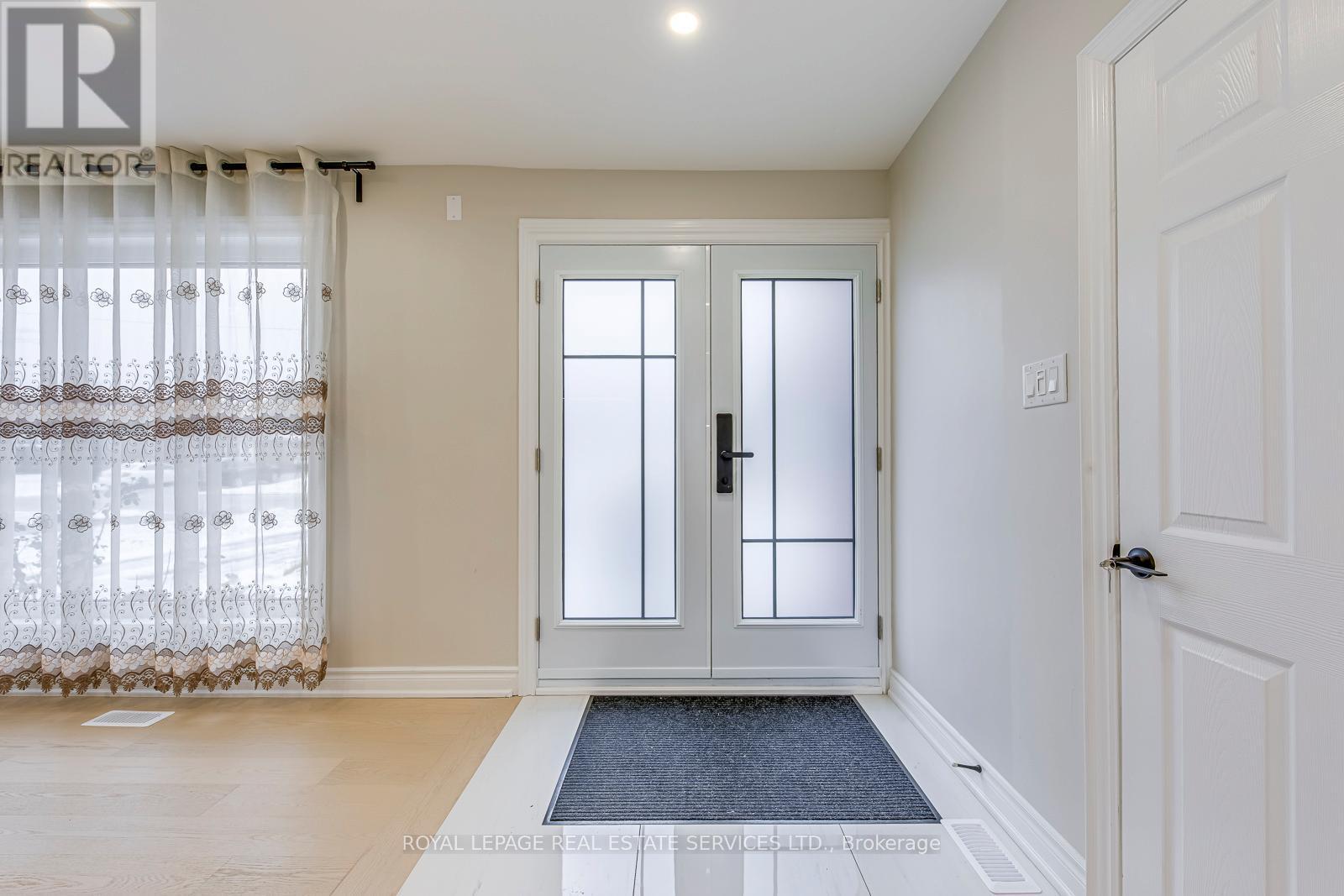2420 Raymore Drive, Burlington, ON - Indoor Photo Showing Other Room