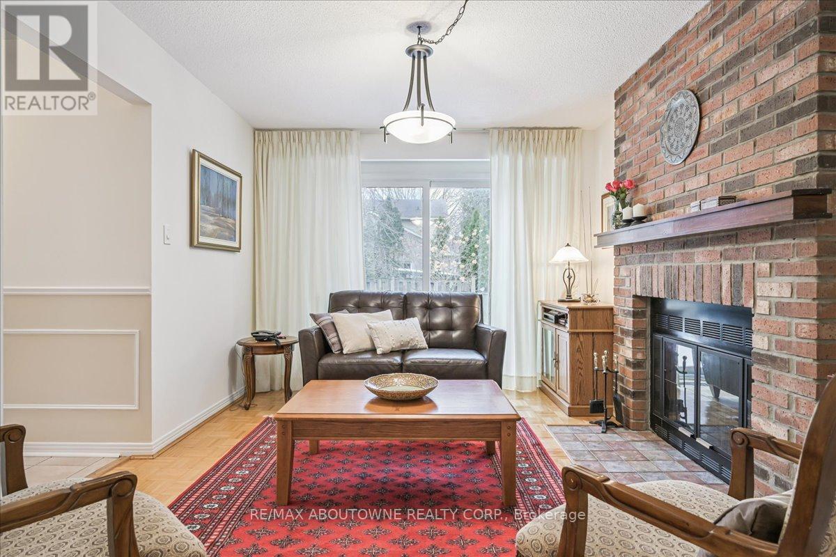 2132 Argon Court, Burlington, ON - Indoor Photo Showing Living Room With Fireplace
