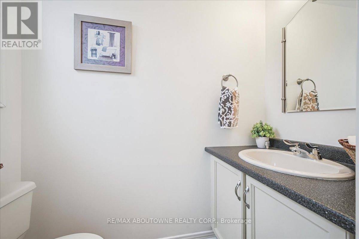2132 Argon Court, Burlington, ON - Indoor Photo Showing Bathroom