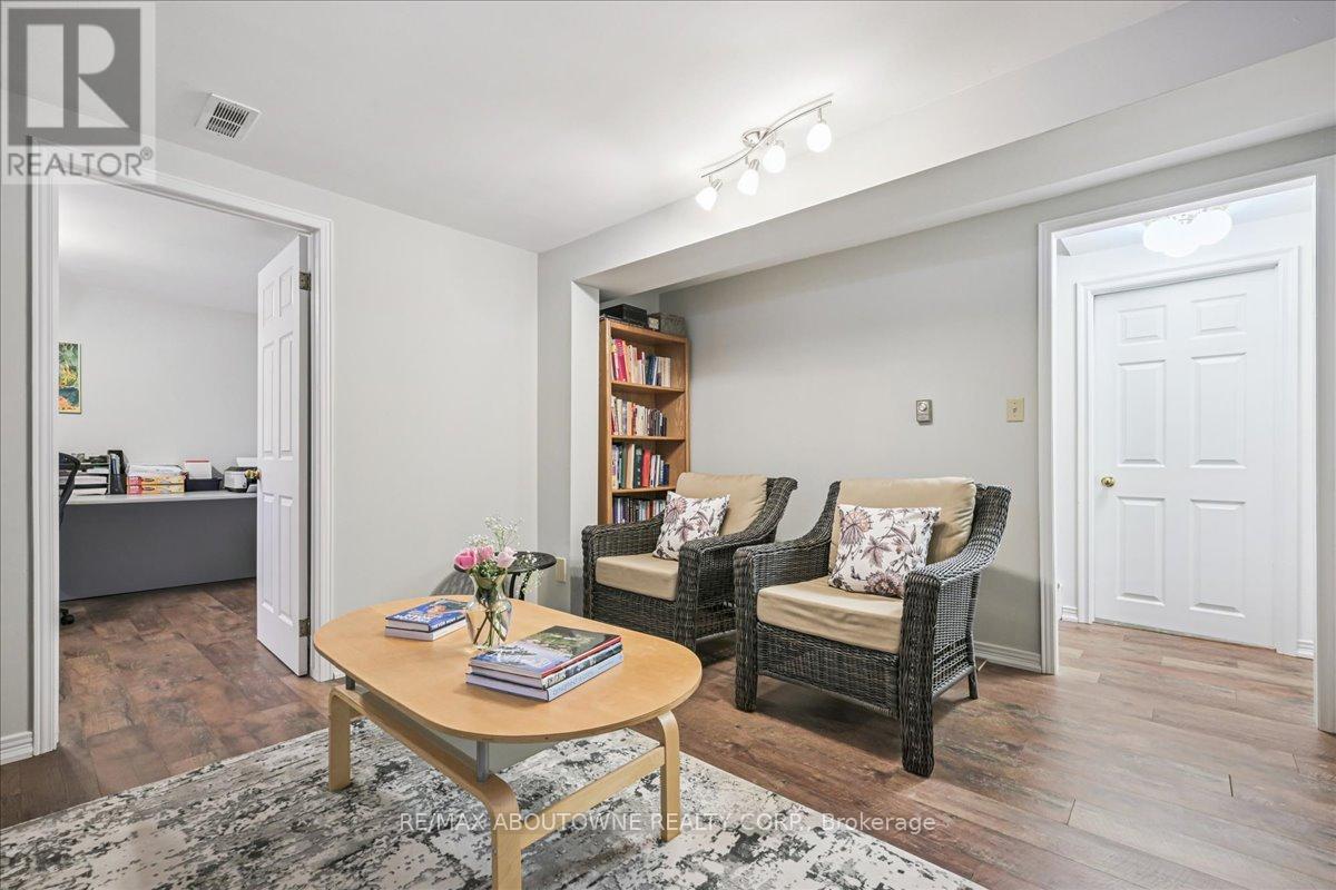 2132 Argon Court, Burlington, ON - Indoor Photo Showing Living Room