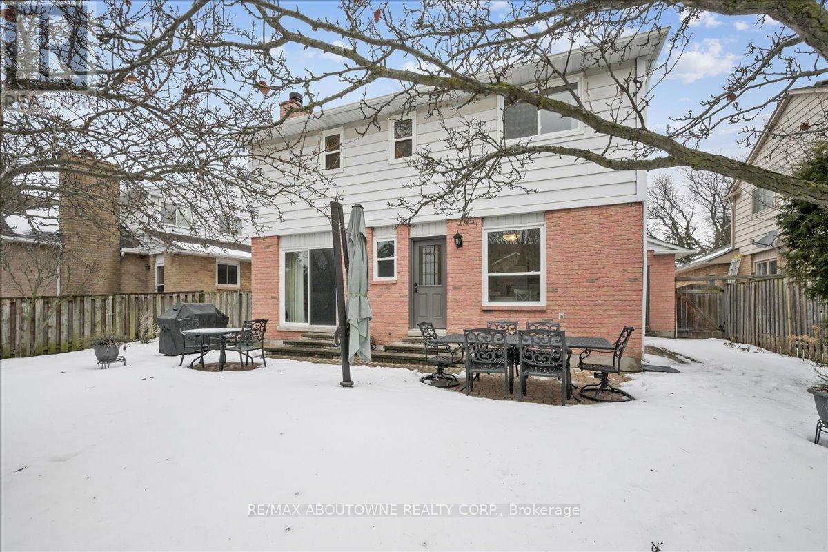 2132 Argon Court, Burlington, ON - Outdoor