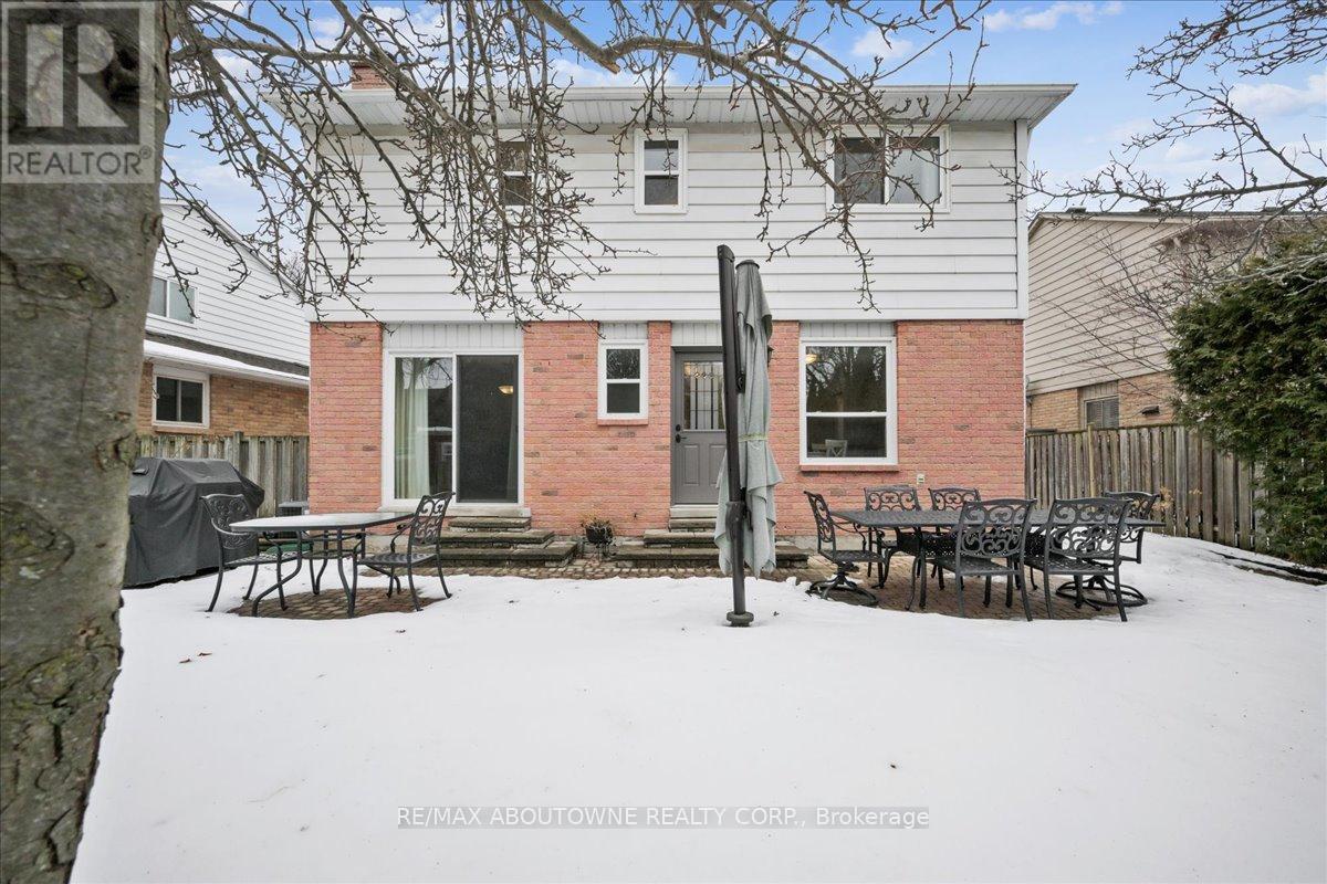 2132 Argon Court, Burlington, ON - Outdoor