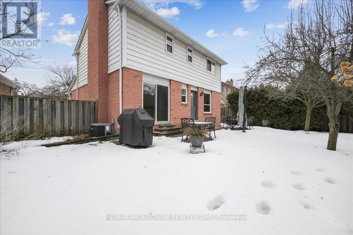 2132 Argon Court, Burlington, ON - Outdoor