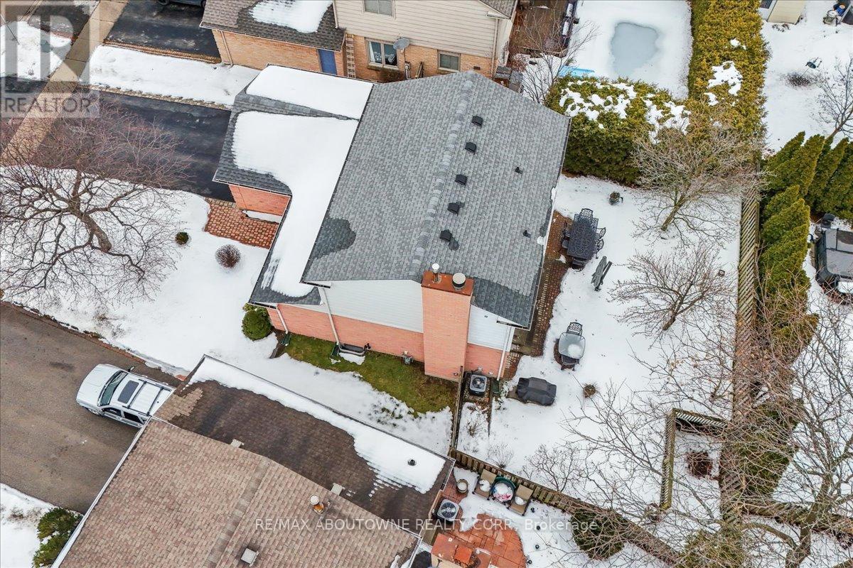 2132 Argon Court, Burlington, ON - Outdoor