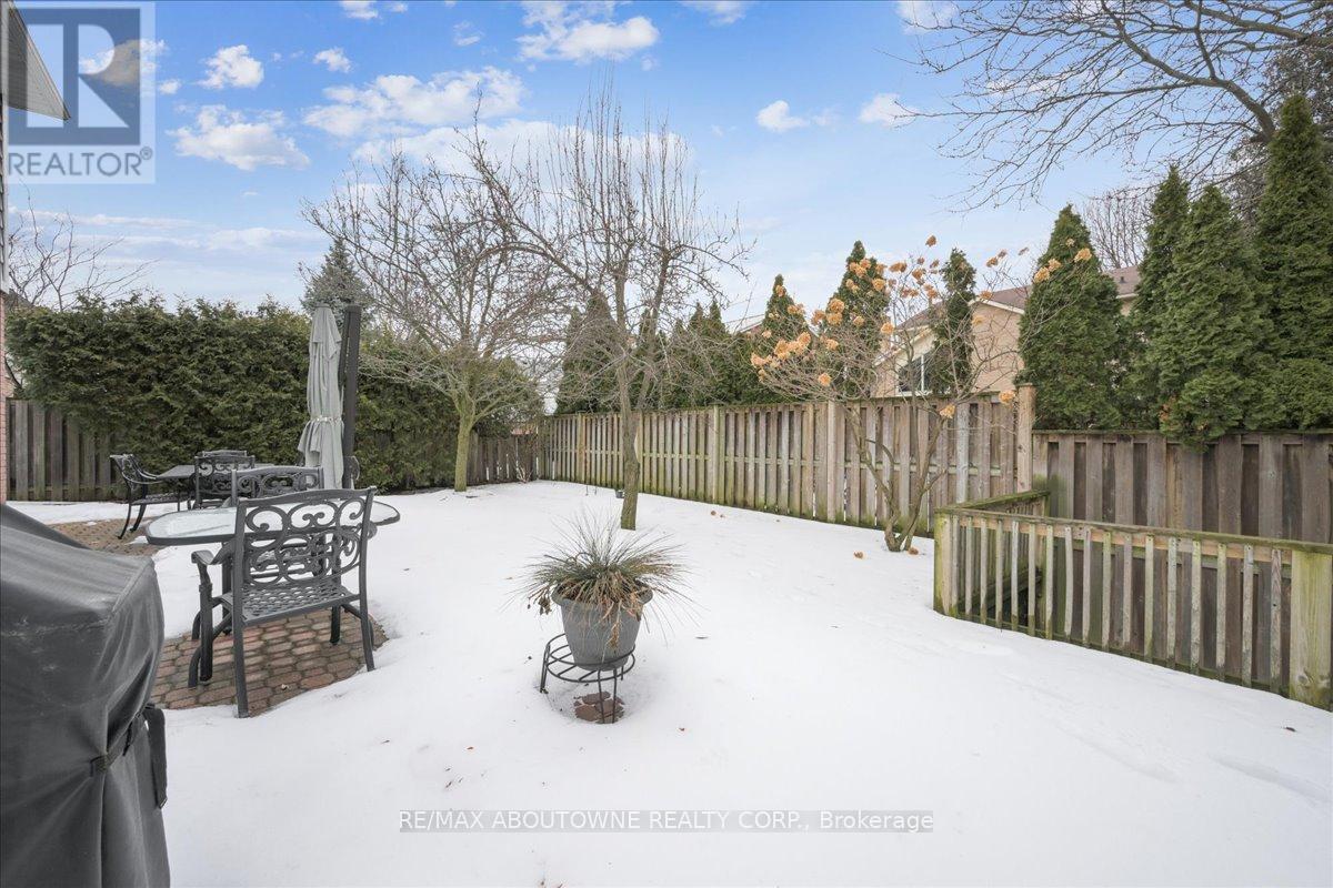 2132 Argon Court, Burlington, ON - Outdoor