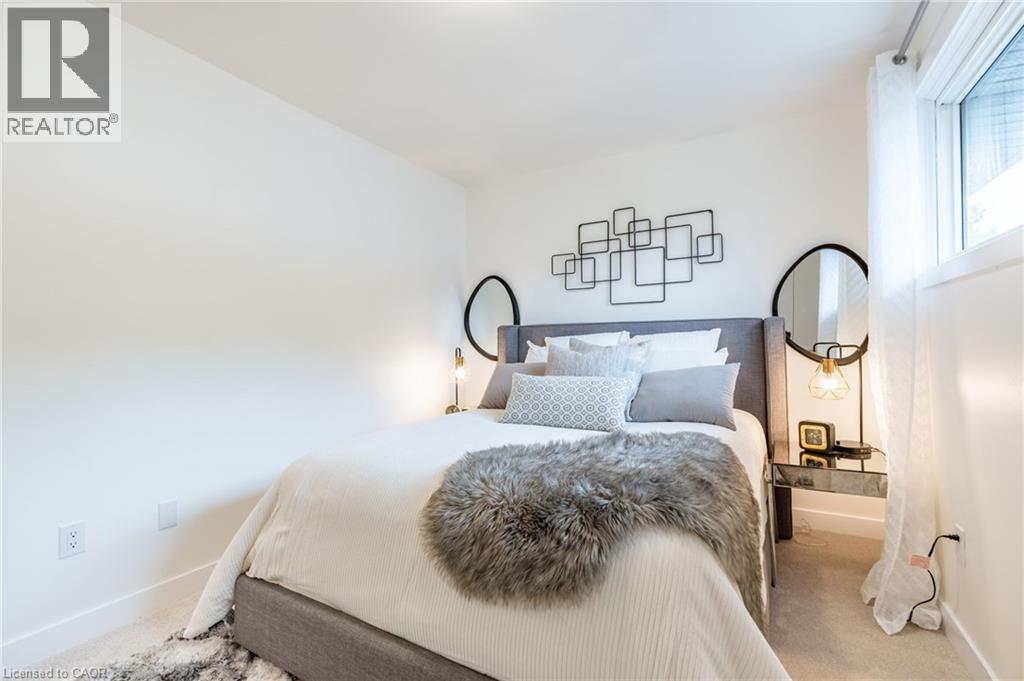 22 Woodman Drive N, Hamilton, ON - Indoor Photo Showing Bedroom