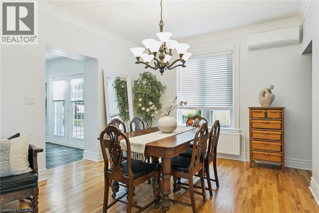 132 Queen Street W, Cambridge, ON - Indoor Photo Showing Dining Room