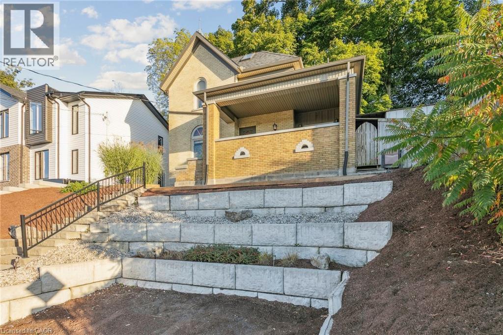 132 Queen Street W, Cambridge, ON - Outdoor