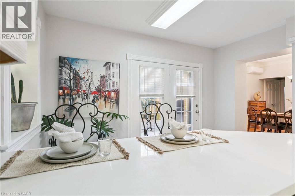 132 Queen Street W, Cambridge, ON - Indoor Photo Showing Dining Room