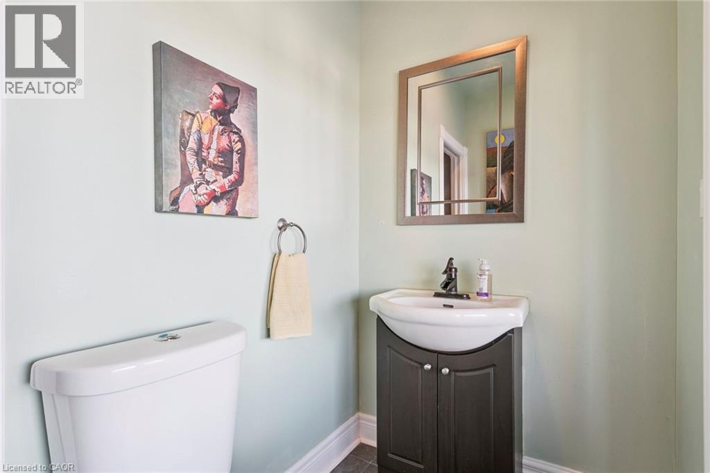 132 Queen Street W, Cambridge, ON - Indoor Photo Showing Bathroom