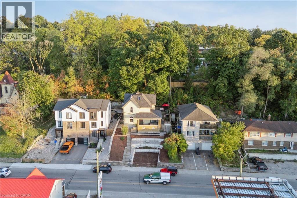 132 Queen Street W, Cambridge, ON - Outdoor