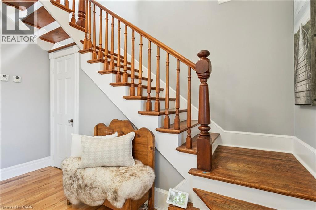 132 Queen Street W, Cambridge, ON - Indoor Photo Showing Other Room