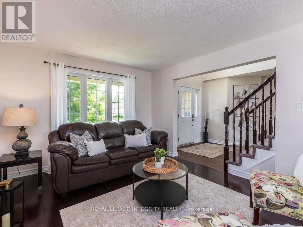 111 Comba Drive, Carleton Place, ON - Indoor Photo Showing Living Room