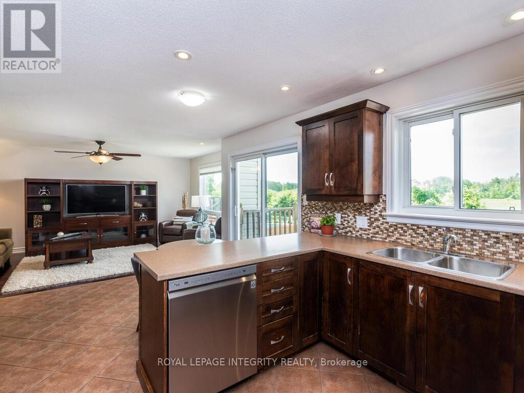 111 Comba Drive, Carleton Place, ON - Indoor Photo Showing Kitchen With Double Sink