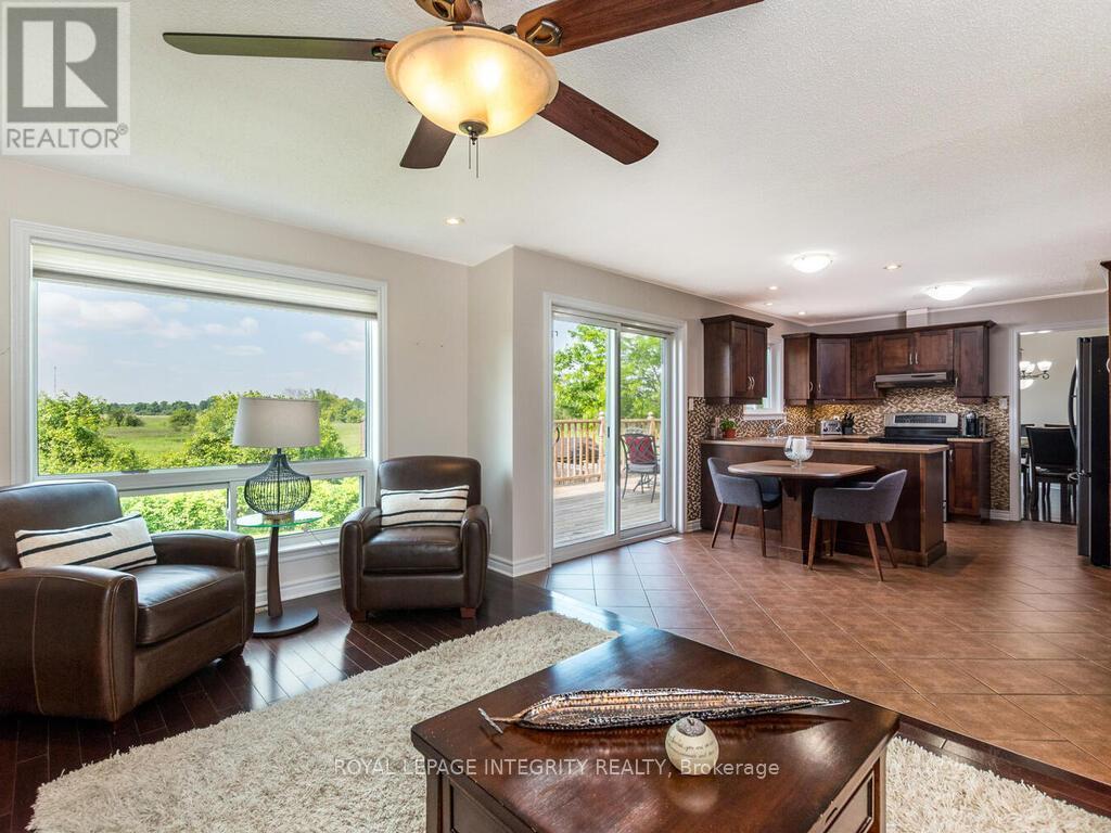 111 Comba Drive, Carleton Place, ON - Indoor Photo Showing Living Room