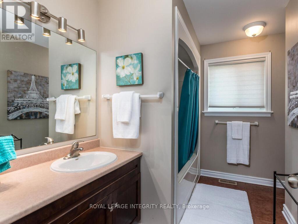 111 Comba Drive, Carleton Place, ON - Indoor Photo Showing Bathroom