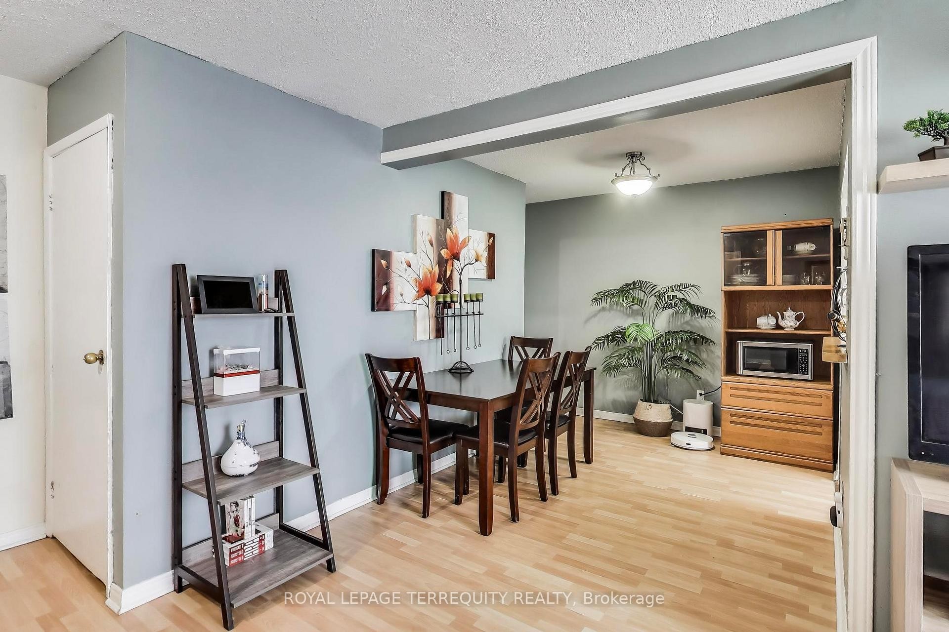 88-1100 Oxford Street, Oshawa, ON - Indoor