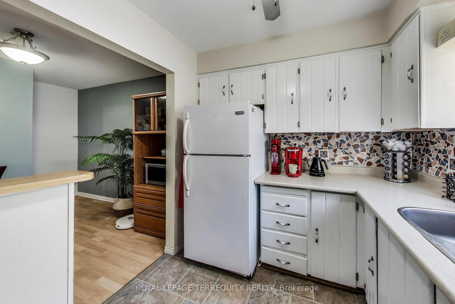 88-1100 Oxford Street, Oshawa, ON - Indoor Photo Showing Kitchen