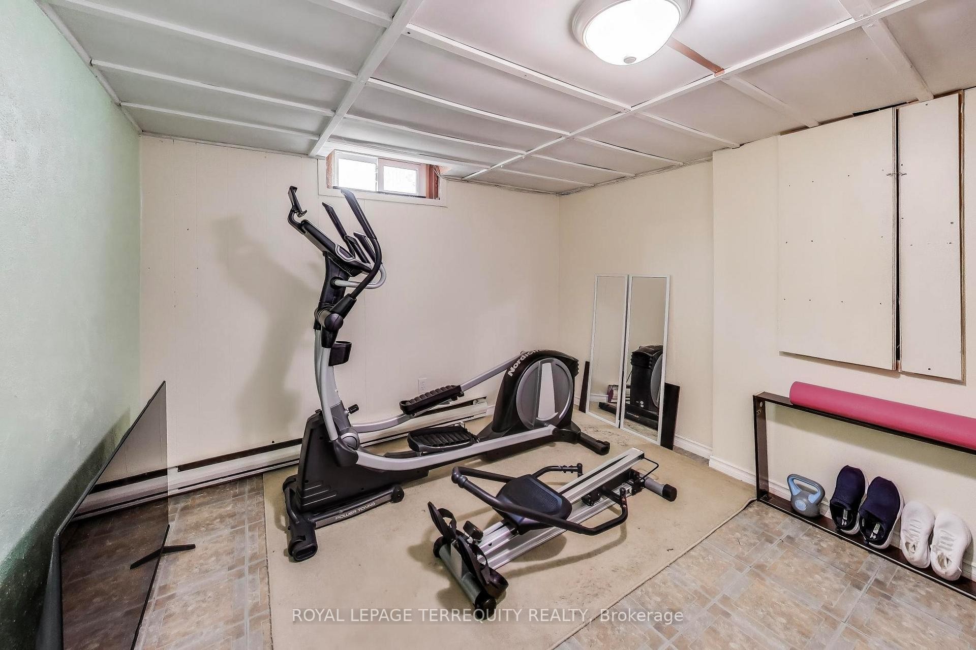 88-1100 Oxford Street, Oshawa, ON - Indoor