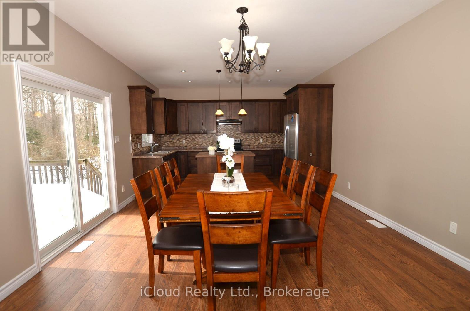 25 Rue Vanier, Tiny, ON - Indoor Photo Showing Dining Room
