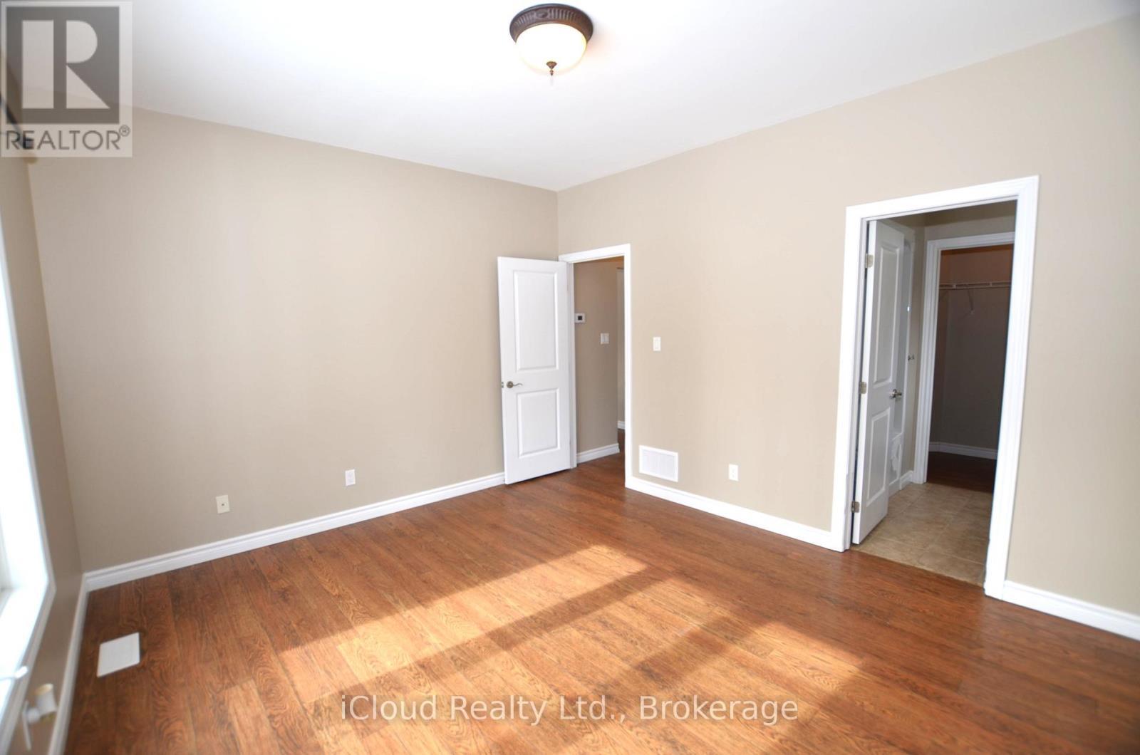 25 Rue Vanier, Tiny, ON - Indoor Photo Showing Other Room