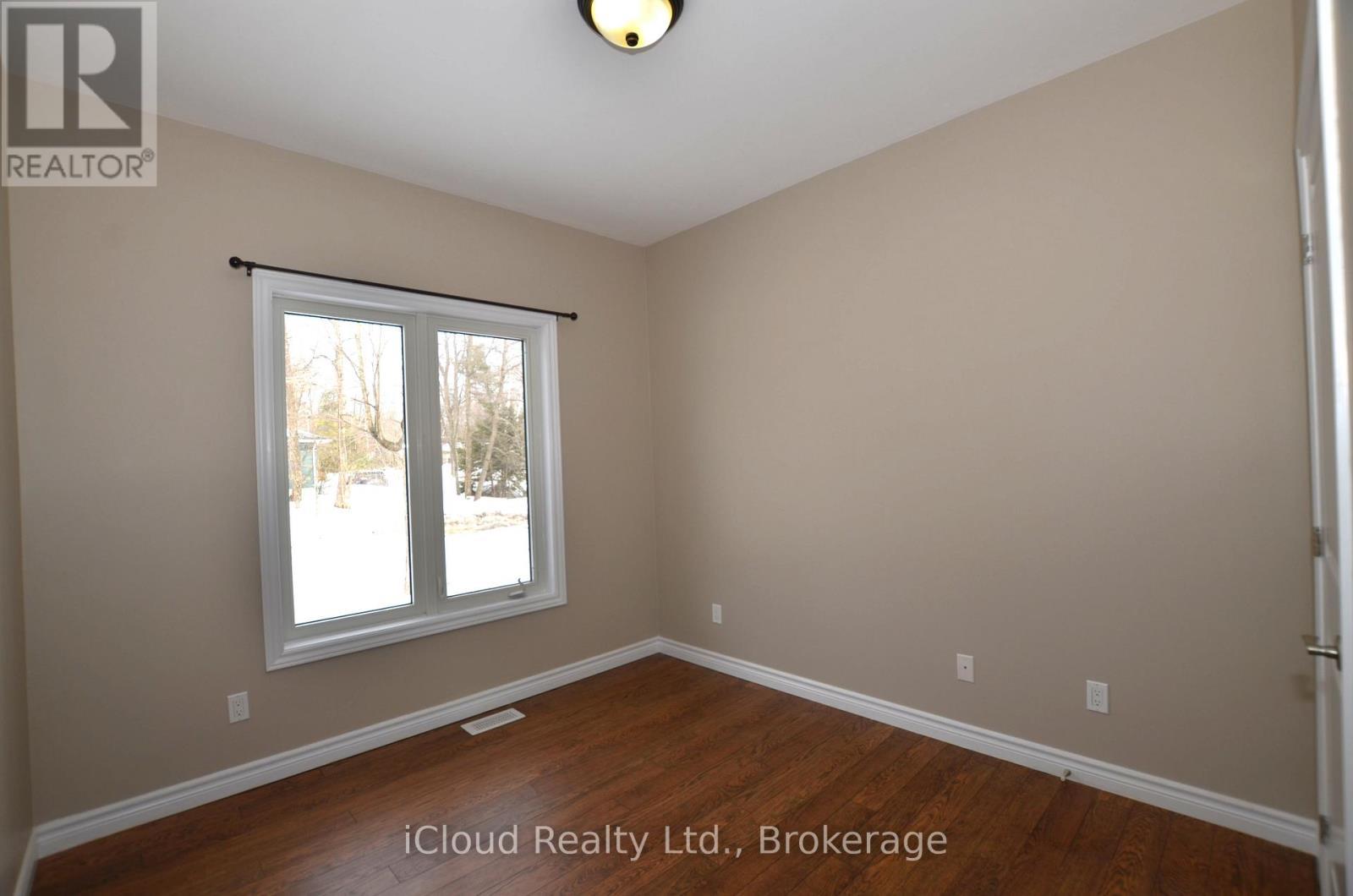 25 Rue Vanier, Tiny, ON - Indoor Photo Showing Other Room