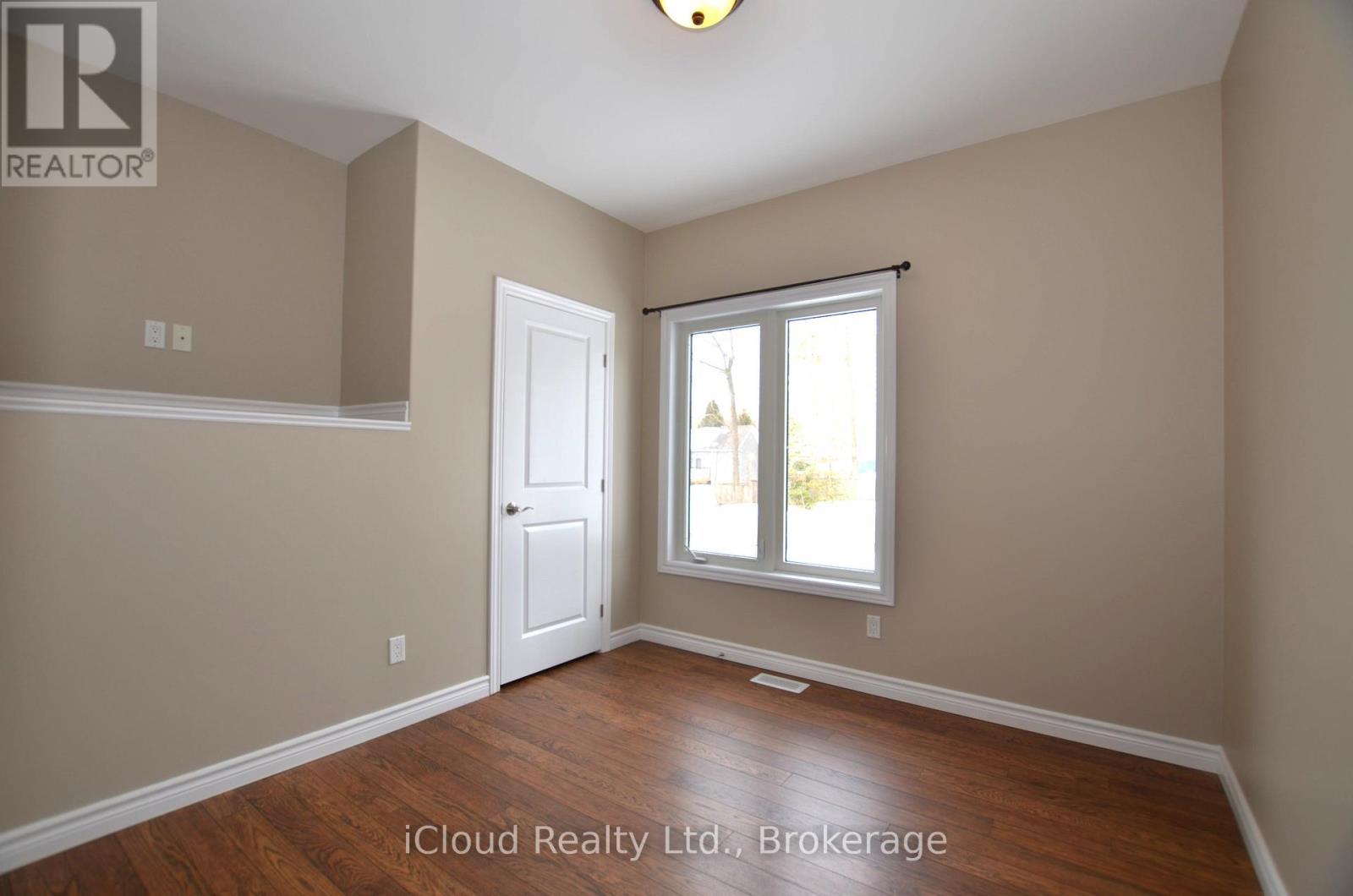 25 Rue Vanier, Tiny, ON - Indoor Photo Showing Other Room