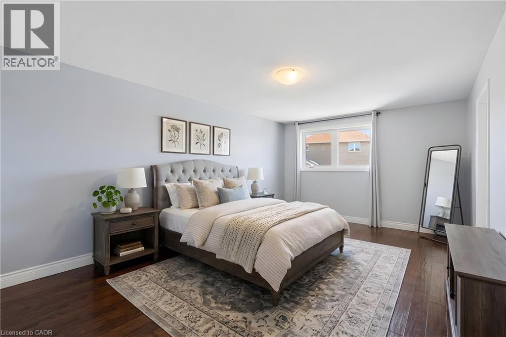 990 Upper Kenilworth Avenue, Hamilton, ON - Indoor Photo Showing Bedroom