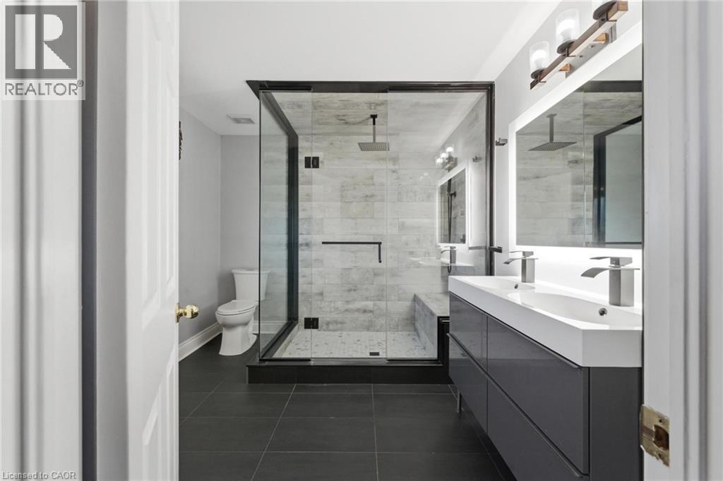 990 Upper Kenilworth Avenue, Hamilton, ON - Indoor Photo Showing Bathroom