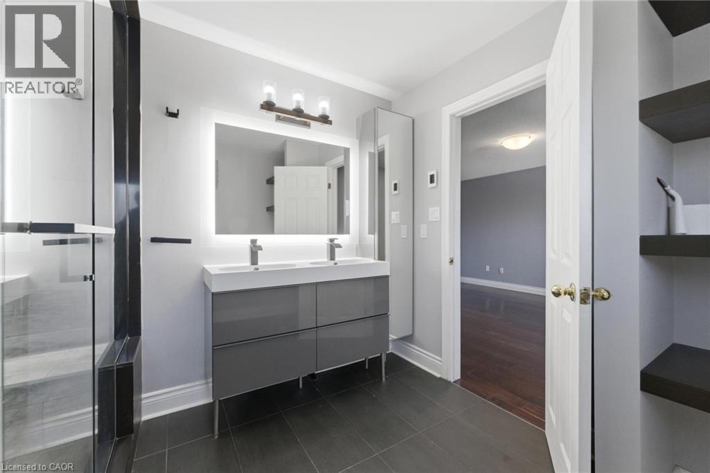 990 Upper Kenilworth Avenue, Hamilton, ON - Indoor Photo Showing Bathroom