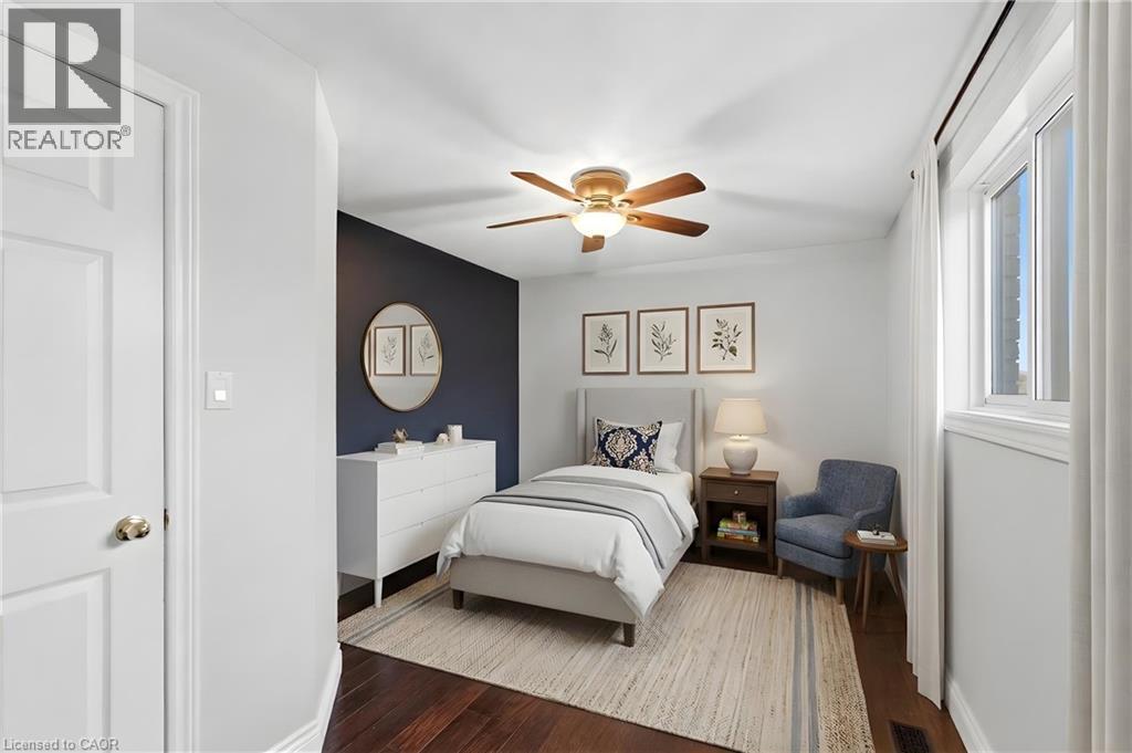 990 Upper Kenilworth Avenue, Hamilton, ON - Indoor Photo Showing Bedroom