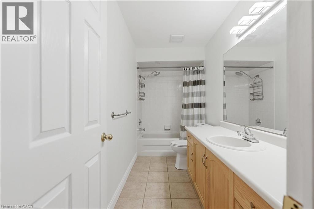 990 Upper Kenilworth Avenue, Hamilton, ON - Indoor Photo Showing Bathroom