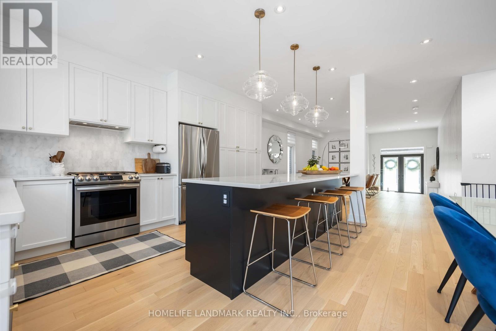 1330 Gull Crossing, Pickering, ON - Indoor Photo Showing Kitchen With Upgraded Kitchen