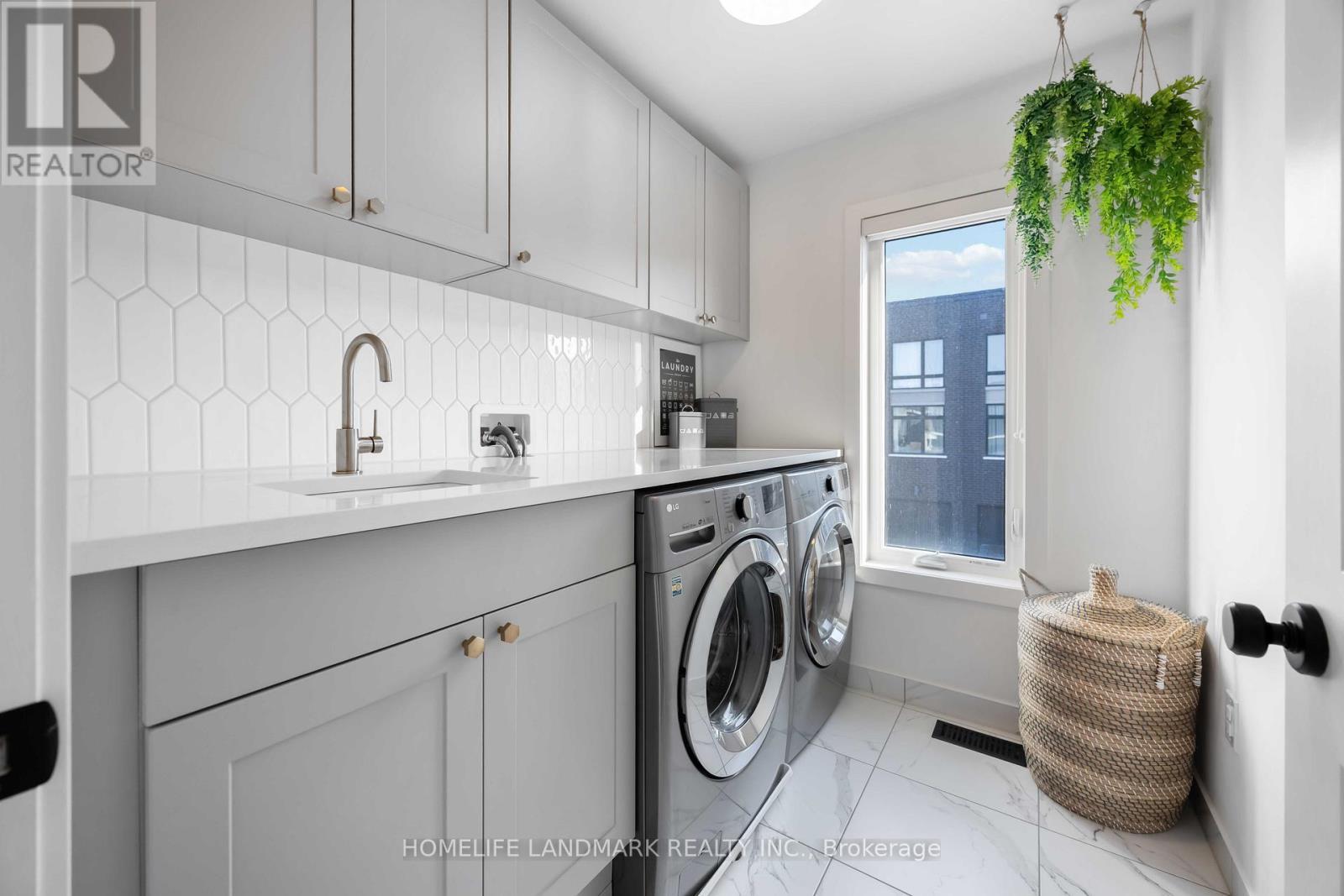 1330 Gull Crossing, Pickering, ON - Indoor Photo Showing Laundry Room