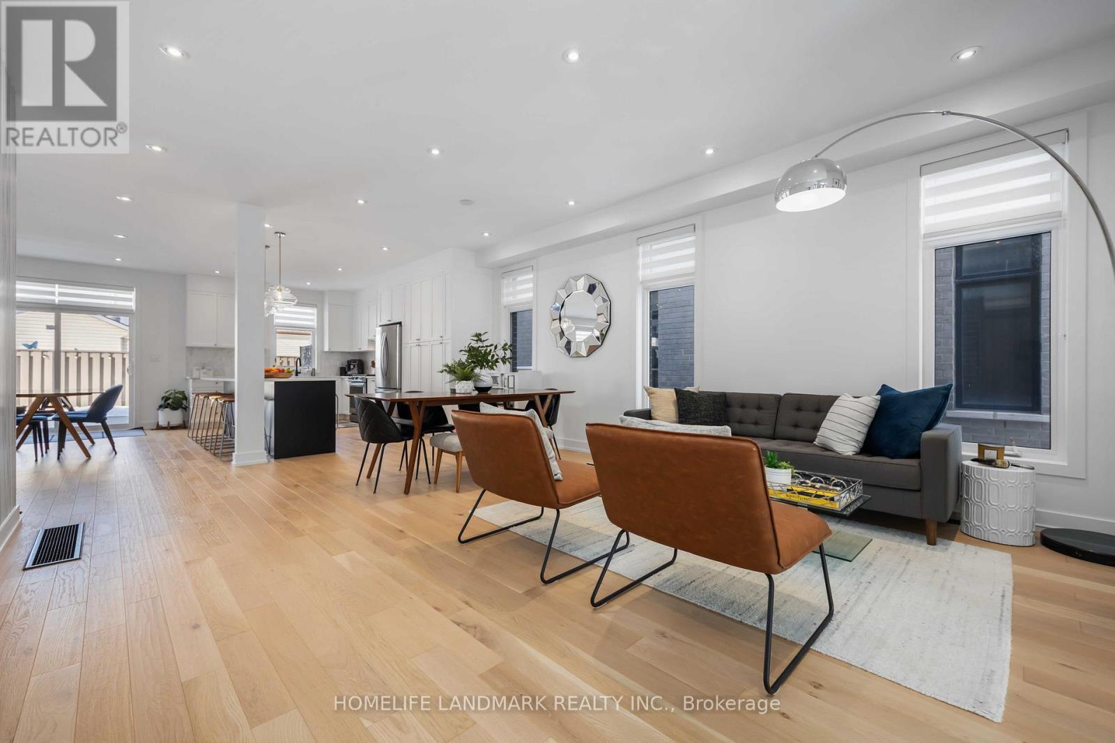 1330 Gull Crossing, Pickering, ON - Indoor Photo Showing Living Room