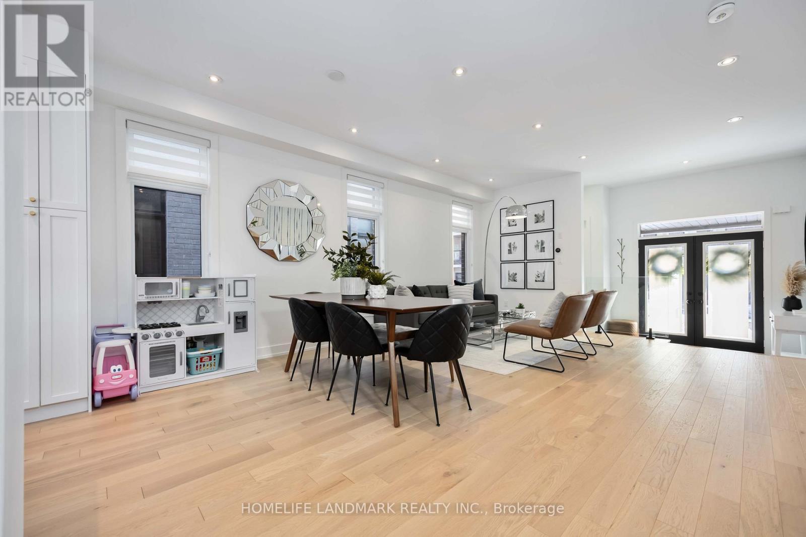 1330 Gull Crossing, Pickering, ON - Indoor Photo Showing Dining Room