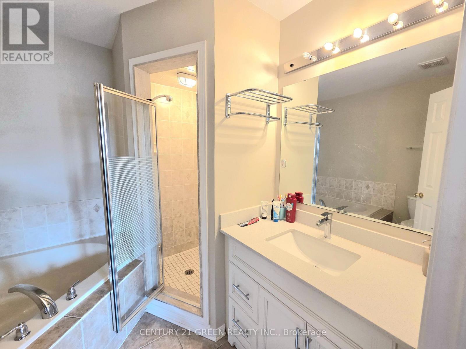 7314 Cork Tree Row, Mississauga, ON - Indoor Photo Showing Bathroom
