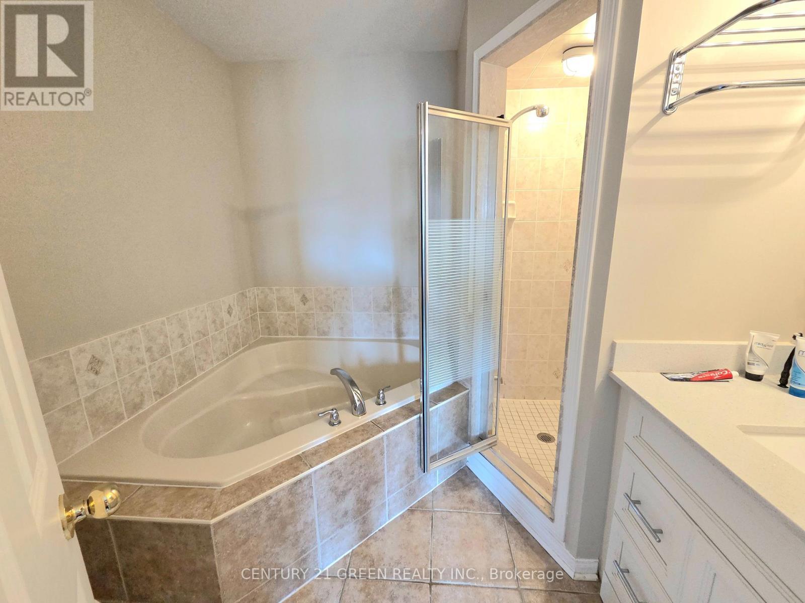 7314 Cork Tree Row, Mississauga, ON - Indoor Photo Showing Bathroom