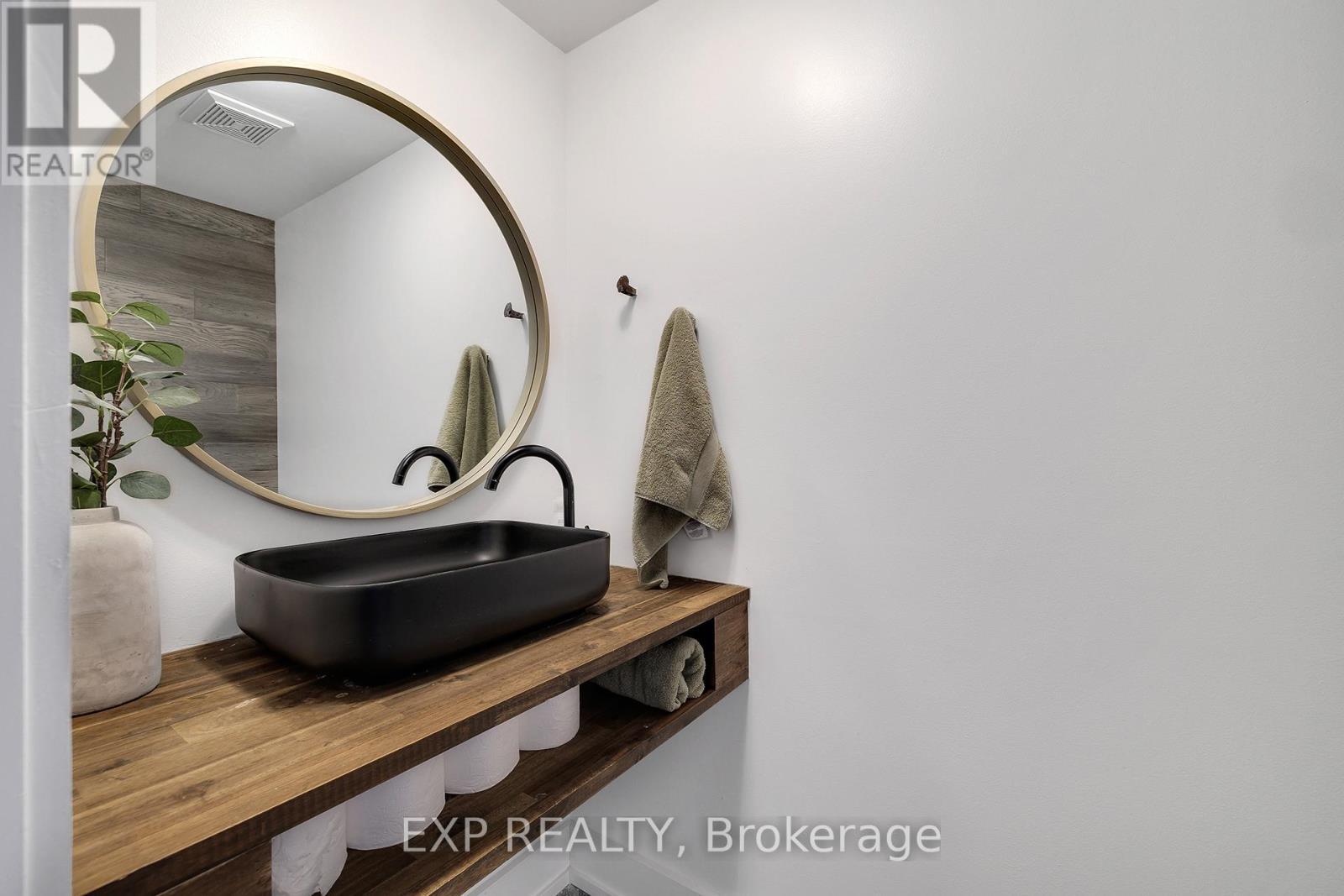 904 Apple Hill Lane, Kitchener, ON - Indoor Photo Showing Other Room