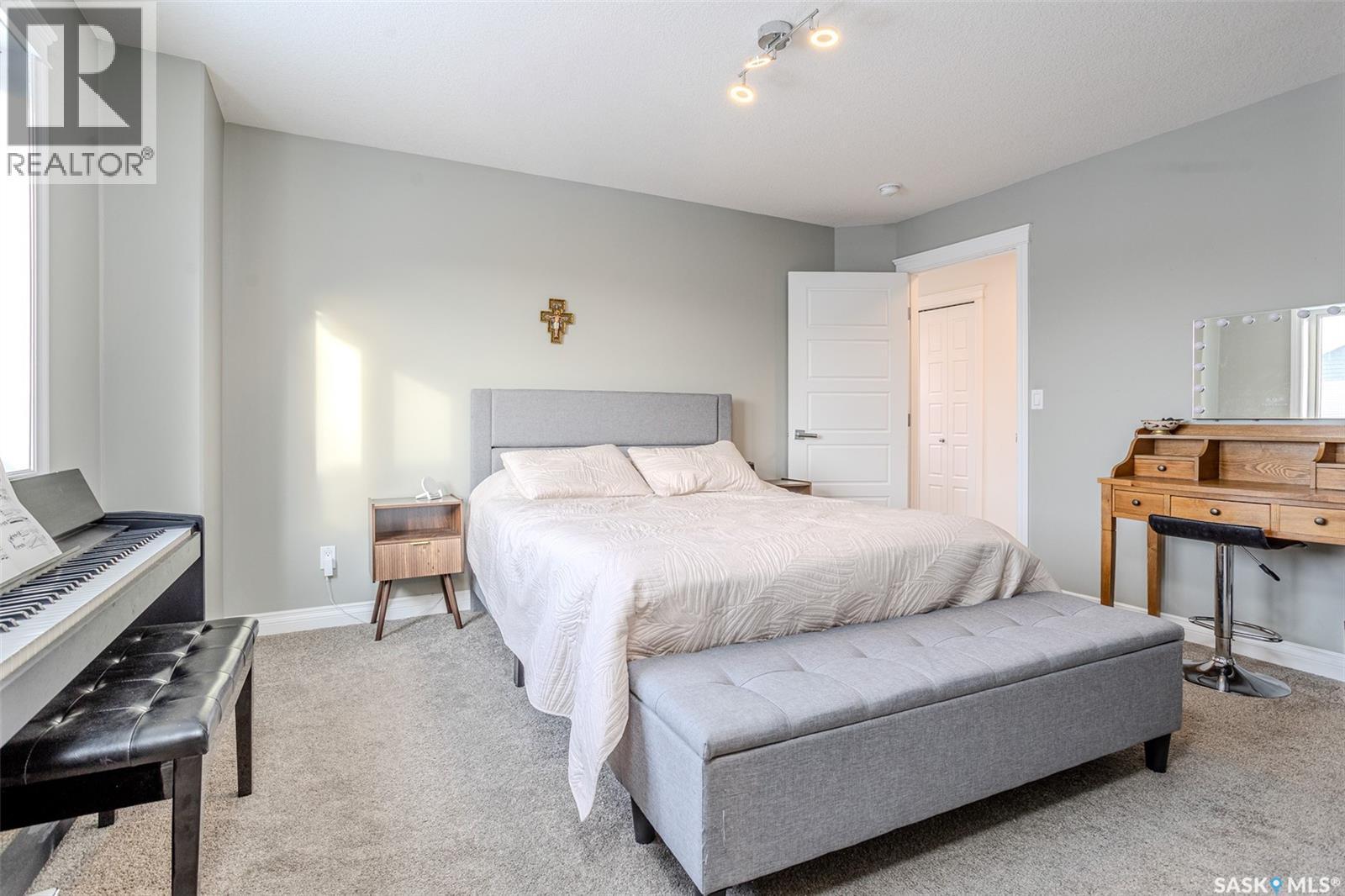 450 Kloppenburg Street, Saskatoon, SK - Indoor Photo Showing Bedroom