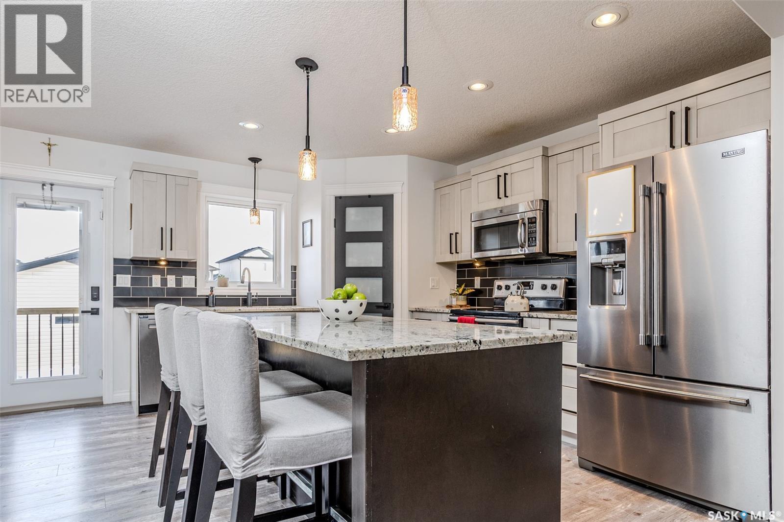 450 Kloppenburg Street, Saskatoon, SK - Indoor Photo Showing Kitchen With Stainless Steel Kitchen With Upgraded Kitchen