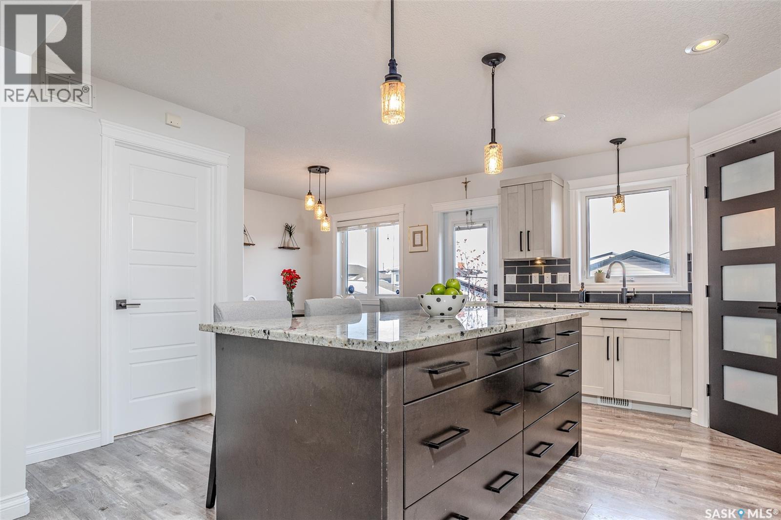 450 Kloppenburg Street, Saskatoon, SK - Indoor Photo Showing Kitchen With Upgraded Kitchen