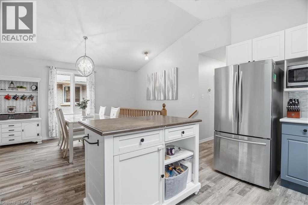 256 Grey Fox Drive, Kitchener, ON - Indoor Photo Showing Kitchen With Stainless Steel Kitchen