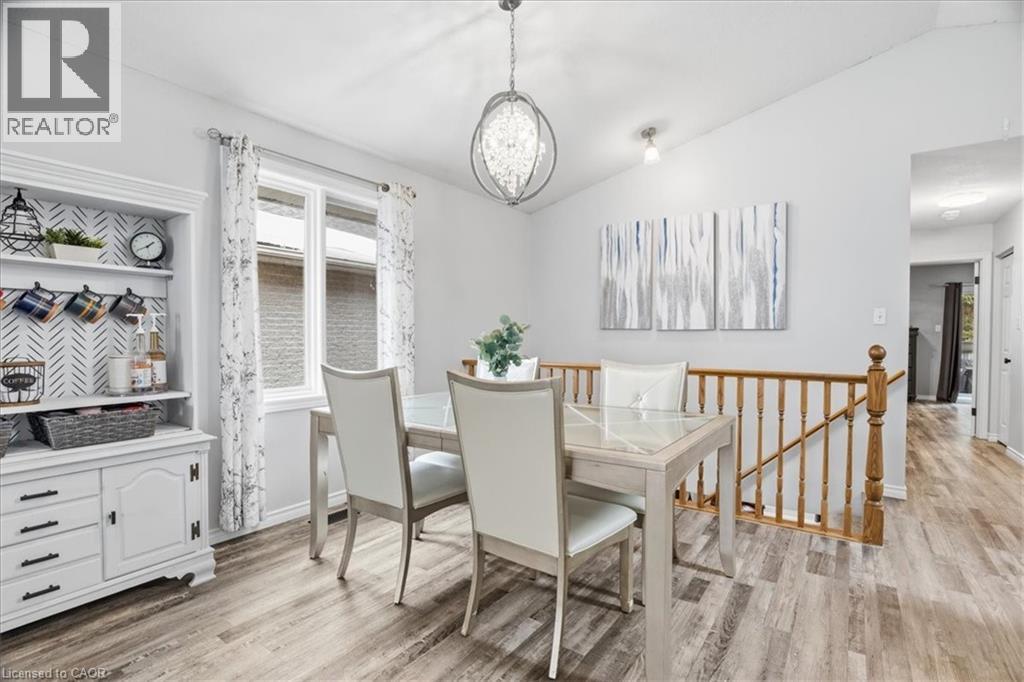 256 Grey Fox Drive, Kitchener, ON - Indoor Photo Showing Dining Room