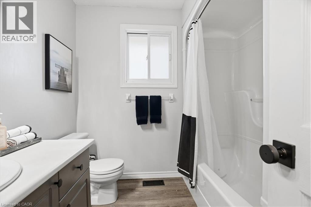 256 Grey Fox Drive, Kitchener, ON - Indoor Photo Showing Bathroom